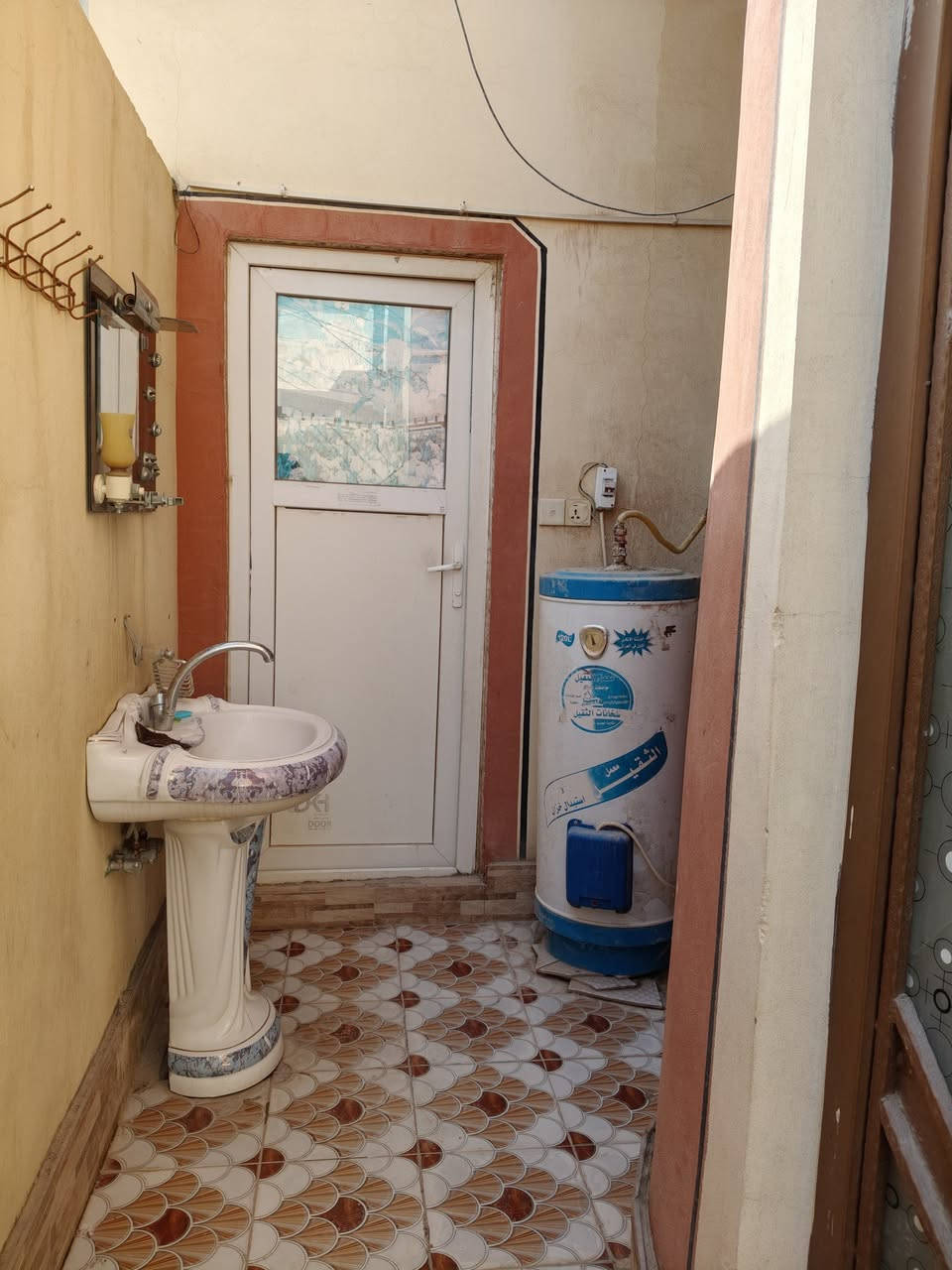 دار للبيع..رقم الدار 55446
المساحه 200م /بناء طابقين  صب كونكريت 5غرف
عمود 54 النداء شارع المجمعات خلف اسواق الجوهره مول البيت قريب ع شارع موقعه مميز 
للاستفسار ***********
