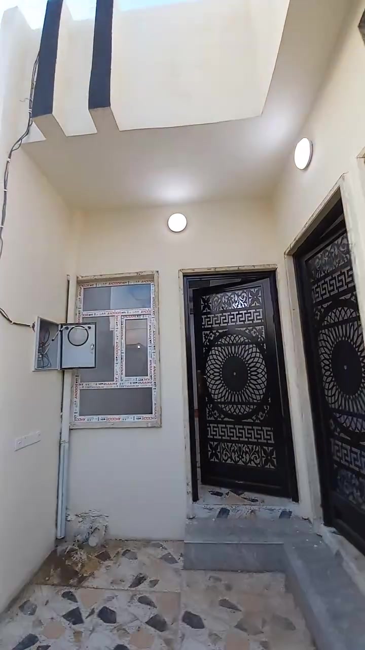 بيت للبيع العنوان القوسيات قرب المدرسه الصينيه المساحه ١٠٠متر تسليم فوري
خدمات كامل ماء كهرباء تبليط سعرمناسب جدآ الاستفسار على الرقم ***********
***********
