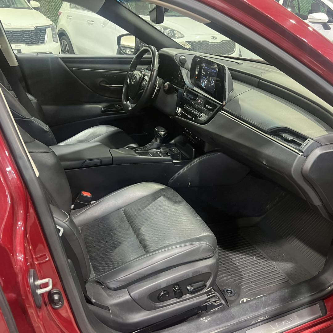 السلام عليكم 🚗✨

للبيع
🔹 لكزس صالون ES300h
🔹 موديل 2022
🔹 رقم بغداد
🔹 ماشيه 64 ألف كم

المواصفات:
▪️ فول مواصفات
▪️ بانزين هايبرد (اقتصادي بالوقود)

الملاحظات:
▫️ حادثة: جاملغ + بنيد
▫️ بدون أي دواخل

💰 السعر: 290$$$

📍 مكان السيارة: بابل

📞 للاستفسار:
📱 رقم الأثير: ***********
اسيا ***********
