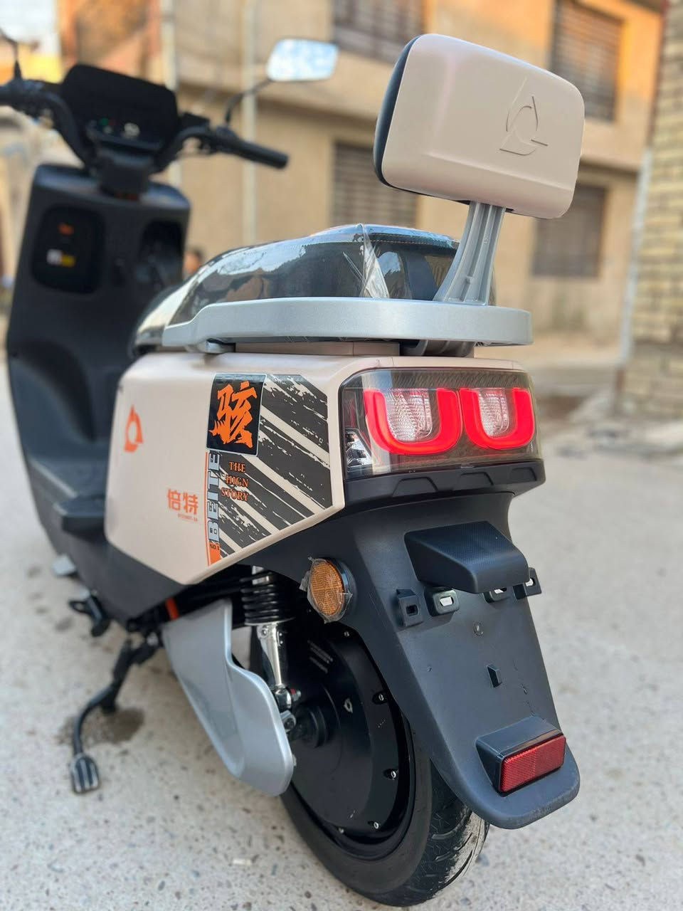 السلام عليكم اخوان
دراجه شحن للبيع 
٦ بطاريات 
الدراجه جديدة
السعر ٧٠٠ وبيه مجال 
مكان بغداد 
رقم الهاتف 
***********
