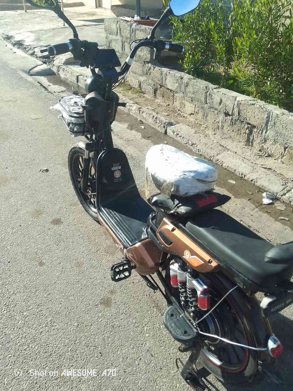 سلام عليكم ورحمة الله وبركاته
دراجه شحن خمسه بطاريات 5  حجم 20 ملف 1000 واط 
60 فولط نظام سرقه بصمات 2 
بطاريات جدد شرط على فحص  
رجوع R االى البك 
ماطور نضيف مثل الصوره 
السعر 325 الف بي مجال حق الجيه 
العنوان الموصل ايسر ا
لاستفسار على رقم 
***********
***********
