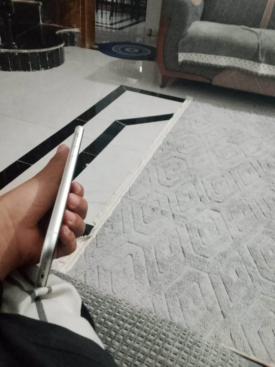 السلام عليكم أيفون اهدعش عادي الجهاز نضيف امبدل فقط شاشه اصيله فيس ايدي شغال ضهره بي كسور مثل ماوضح بل صوره بطاريته ٦٦ ابلاديه ولا تصرف ذاكرته ١٢٨ الجهاز نضيف كامرته فد شي الجهاز حلو مرتب السعر ٢٢٥ متواجد فيس و واتساب (***********)
