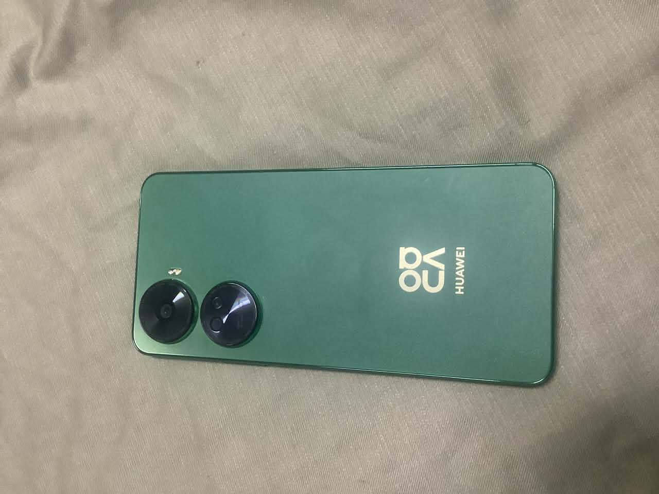 السلام عليكم جهاز نظيف شرط كسر كرتون نوعيه هواوي ذاكره 256 الجهاز ما مستخدم شيء قليل سعر 180 وبمجال بسيط مراوس ويا ايفون اذا اكو هم ما يخالف بس الجهاز شخط ما بيه ***********
