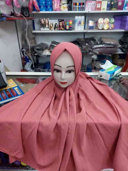 ✨ شالات درجة أولى وصلتكم  ✨
 حجابات وكوزمتك الهادي 
🧣 شال خامة ثقيلة
قماش راقي، ناعم، ولبسة فخامة 💎✨

🧣 شال خامته كرنكل
ألوان زاهية وجميلة، خامة خفيفة ومرتّبة… تناسب كل الإطلالات 🌈💖

✔️ الخامتين درجة أولى
✔️ موديلات حديثة وألوان راقية
✔️ متوفرين الآن حصرياً عند حجابات وكوزمتك الهادي 

😍 دلّلي نفسچ بشال يليق بذوقچ
للحجز مراسلة الصفحة او الاتصال واتس اب
***********
