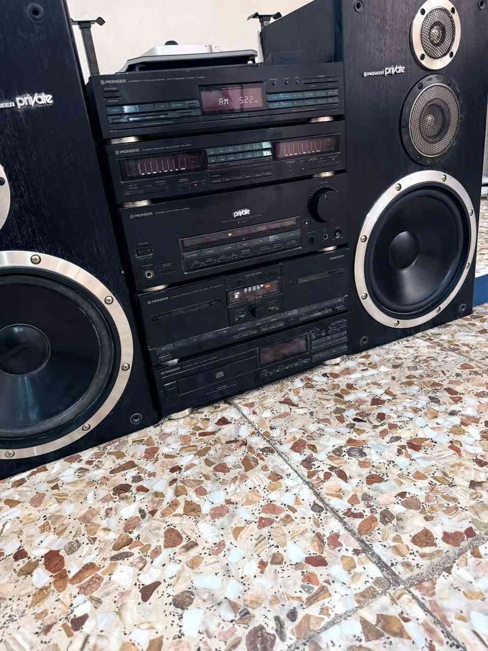 سستم صوت بايونير 140 واط جهاز ضخم سماعات الكبار جهاز بلادي على وضع الشركة بس السيدي مالته متروك ماعرف شبي محولة اصلي وبلوتوث اصلي ويا جهاز كامل تاخذه السعر 250 الف بغداد الحسينيه ***********
