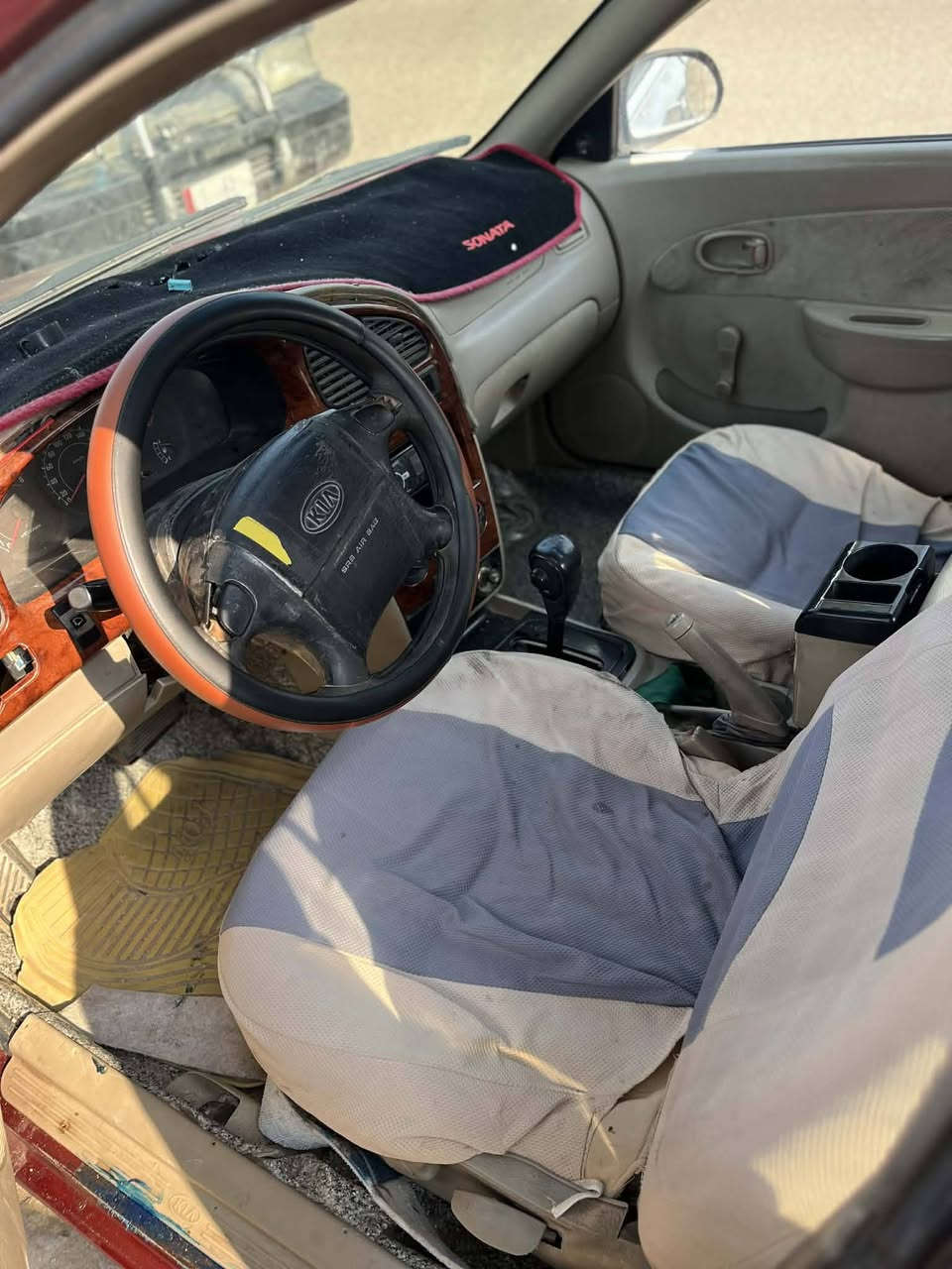 سياره سبكتره 2002 السعر 25وبيها مجال للتواصل الاتصال علا ***********
