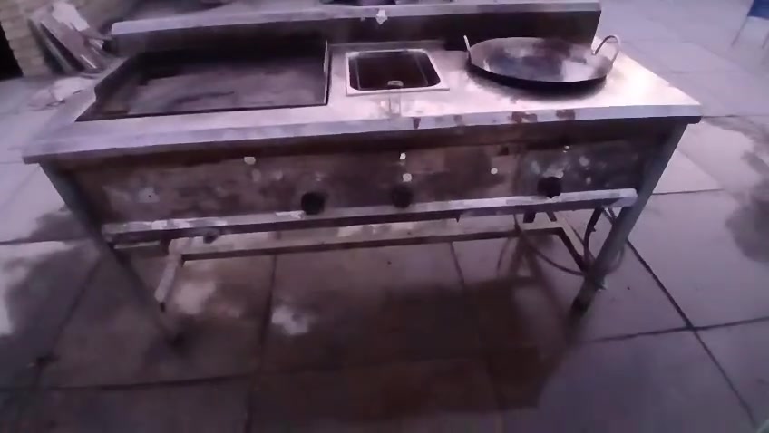 السلام عليكم فرن البيع مع گريل عدد 2مع قناني غاز عدد7الستفسار ***********
