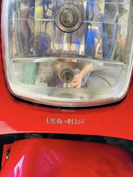 سلام عليكم بوليس لون احمر طماطي بلاد داخل رصاصي   بلاد دراجه  توهه طالعه من الرمبه صارلهه 18 يوم 
شرط نضافه فول 
الدراجه نوزل مو كابريته
وختم واحد كفر وداخل ومكينه 
وشرط المكينه ما مفتوحه تجي وتفحص وجيب وياك مصلح
الدراجه نهضه ومعدل فول 
كهربائيات شغاله 
ماشيه 22 الف بعدهه وكاله 
هورن شغال 
كلشي شغال بيهه 
تجي وتشوف 
السعر مليون و100وبيهه مجال
وما تحصل هيج نضافه وختم واحد وي المكينه
العنوان بصره قضاء الدير 
***********
