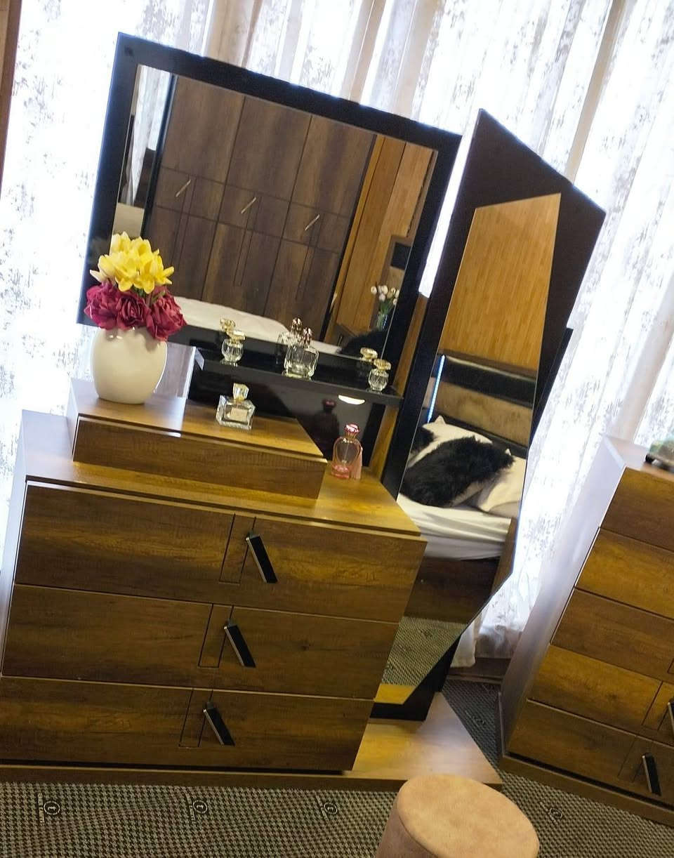 غرفة 8 قطع نضيفة 100/100 بيها انارة ومخزن بالسرير *********** مكان بغداد
