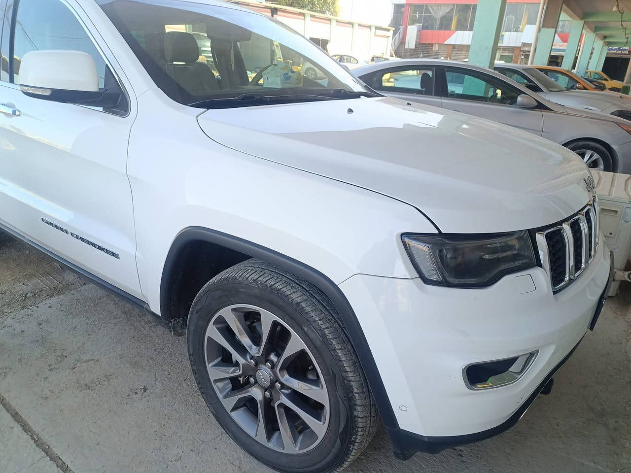 جيب جراند شيروكي للبيع خليجي مكفولة رقم سليمانية سعر 290 وبيعه مجال للتواصل على الرقم ***********
