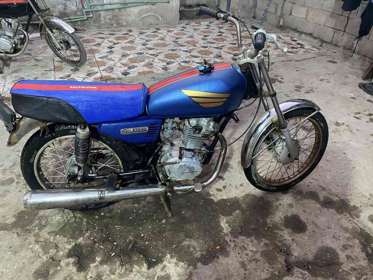 سلام عليكم شباب دراجه ادوات رابيدو حلوه ونضيفه كلشي بدل بيهه السعر وبيها 300وبيها مجال البصره خمسيميل ***********
