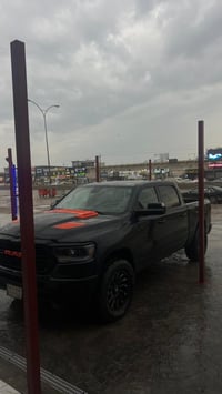 للبيع ارخص رام بالعراق  بگ هورن موديل 2021  8 سلندر  باب طويل بدي قصير...