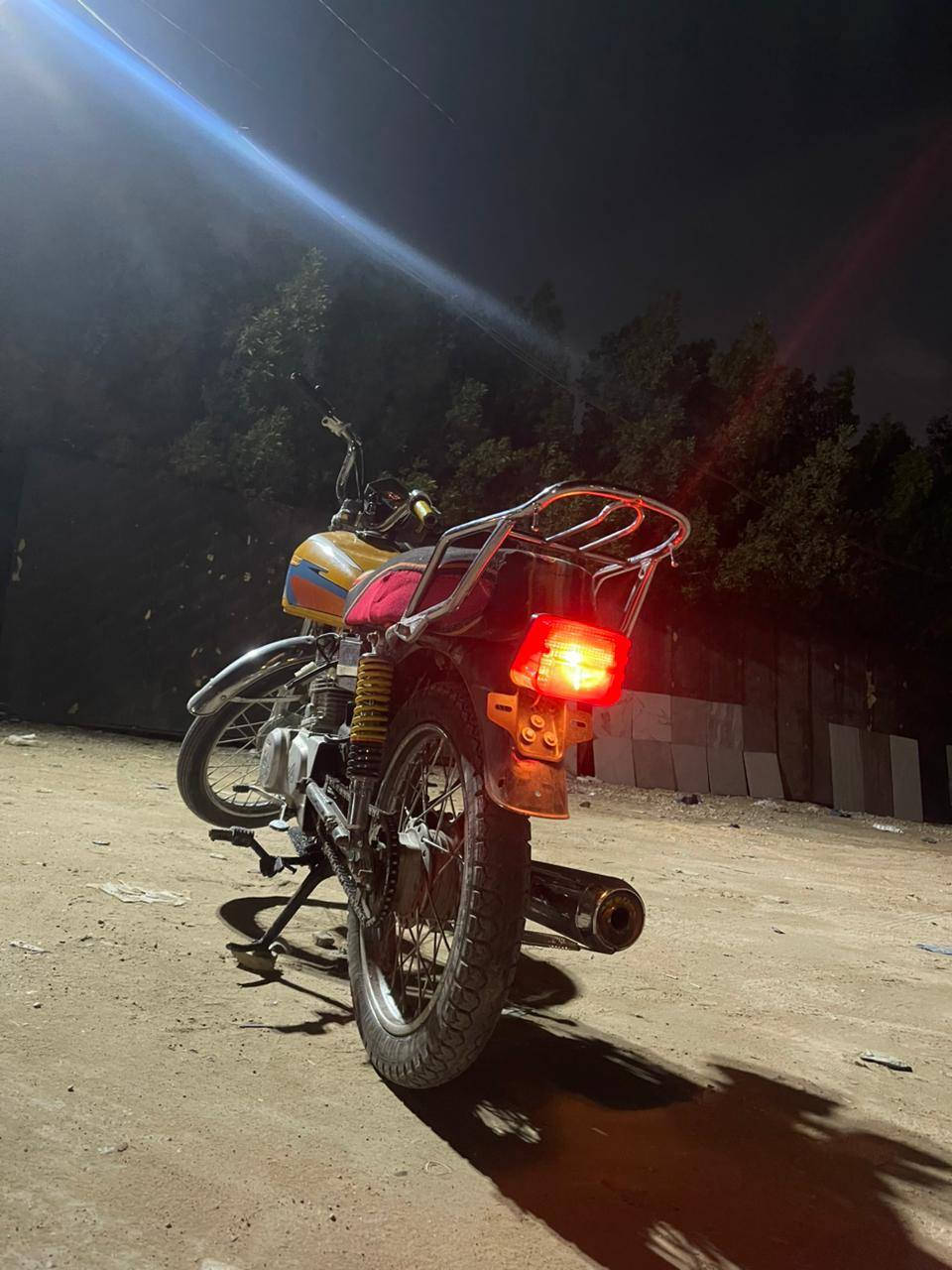 اربع كير كلك للبيع 
كهربائيّة شغال ضفيره وعقل وبكلايت وكابريته وباتري كله جديد دراجه ماناقصه اي شي  دراجه نضيفه 250بيه مجال للشراي مكان نجف 
***********
