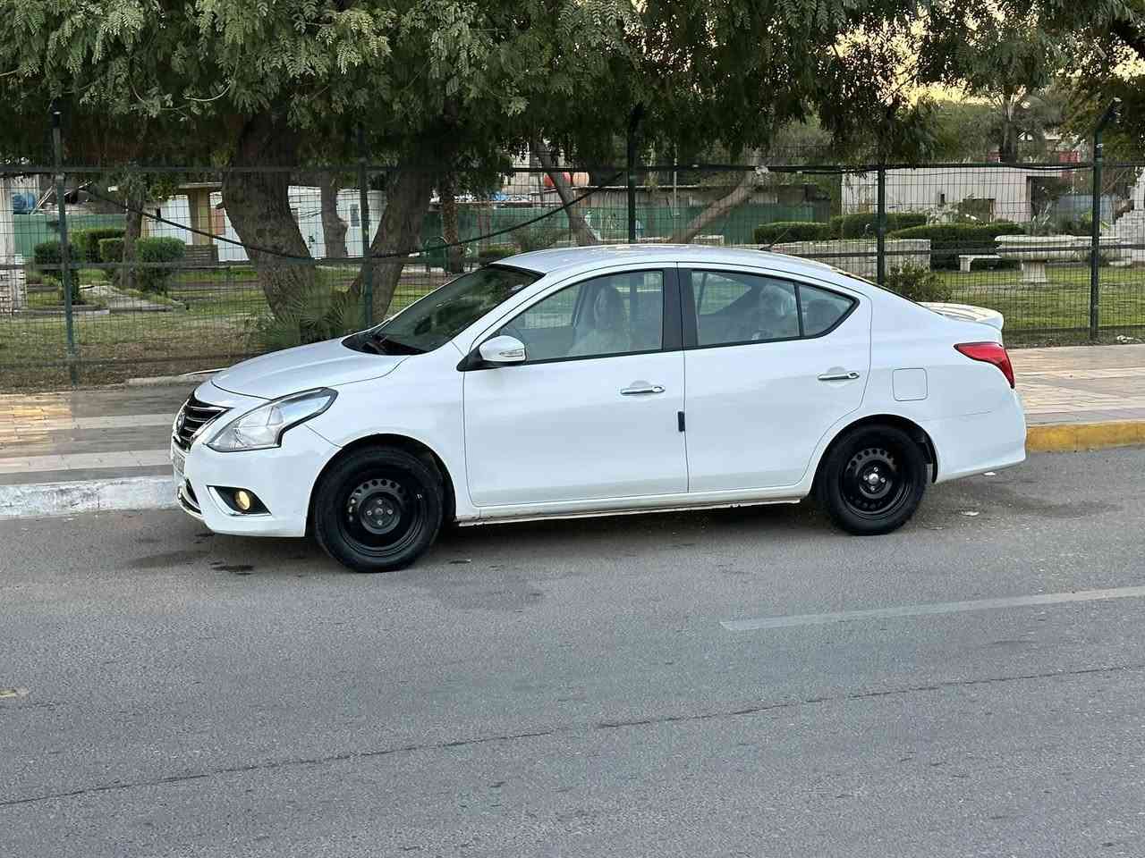 نيسان صني موديل 25 رقم أربيل بسمي تحويل مباشر سياره جاهزه من كلشي تخم تاير جديد بيهه طخه بين البيبان الجانبيه موضحه للصوره بدون تصليح ماشيه 65 الف 
السعر 120
***********
