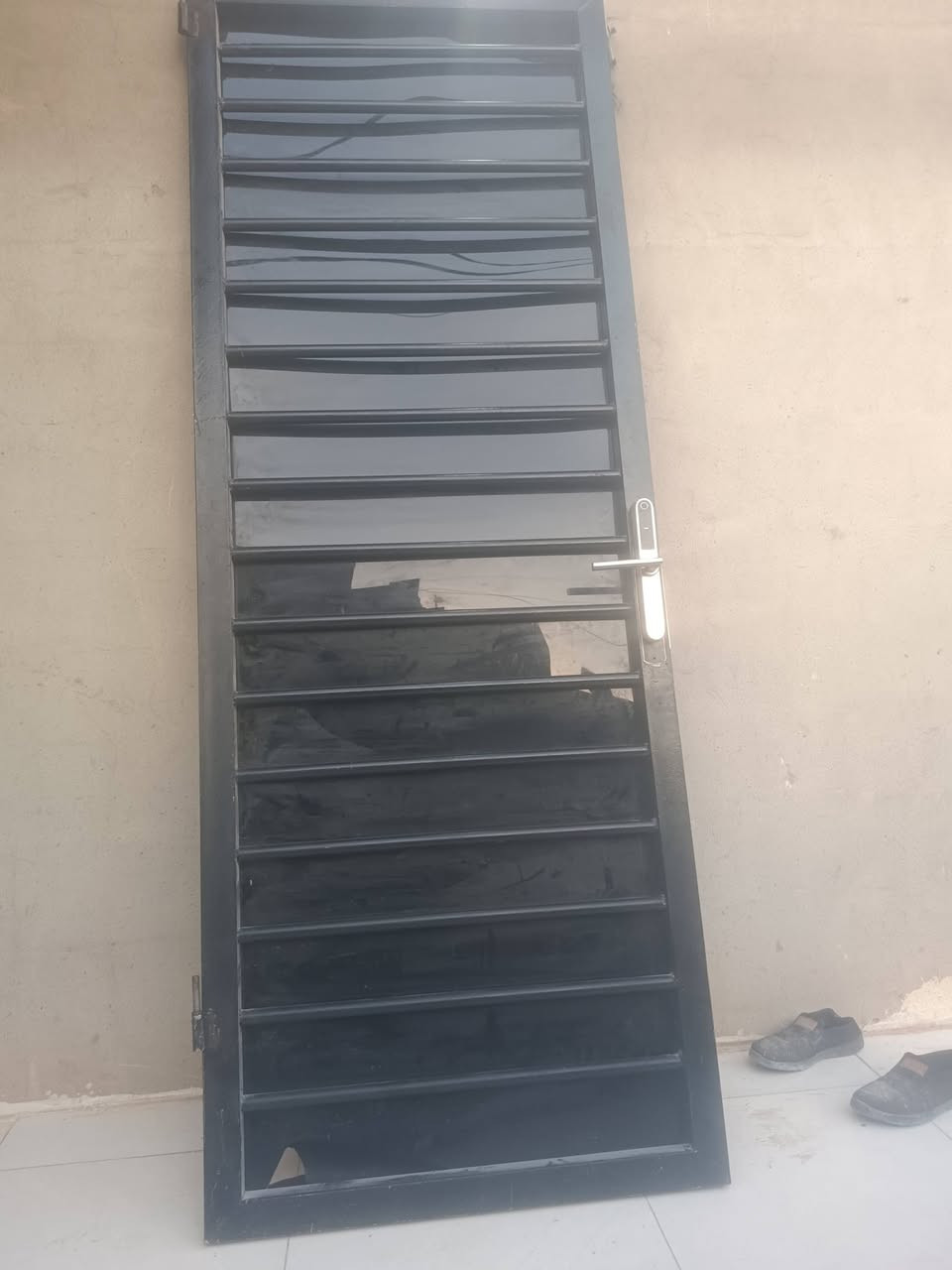 السلام عليكم 
باب قاصه مال صريفه الطول 240 العرض 90
باب نظيف كيلون قاصه و رمز السعر 130 
رقم الهاتف ***********
