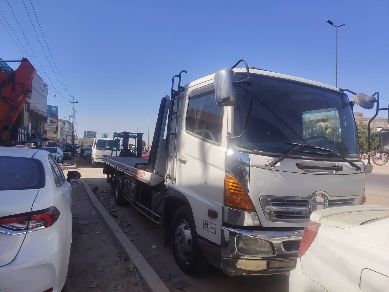 السلام عليكم هينو شيطان  سطحه محرك 80 فول عادي 6سلندر سياره مكفوله كفاله عامه   وضع اليابان طوله سته *********** مكانه بابل حله شارع ٦٠
