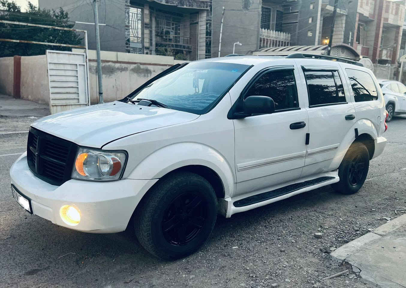 السلام عليكم دوج دورنكو موديل ٢٠٠٩ مكينه Hm 5700 كير  خير من الله  سياره هزه جديد بيه ٤قطع صبغ ٧ راكب جاهزه سياره رقم بغداد  السعر ٨٠ العنوان بغداد  رقم تلفون ***********
