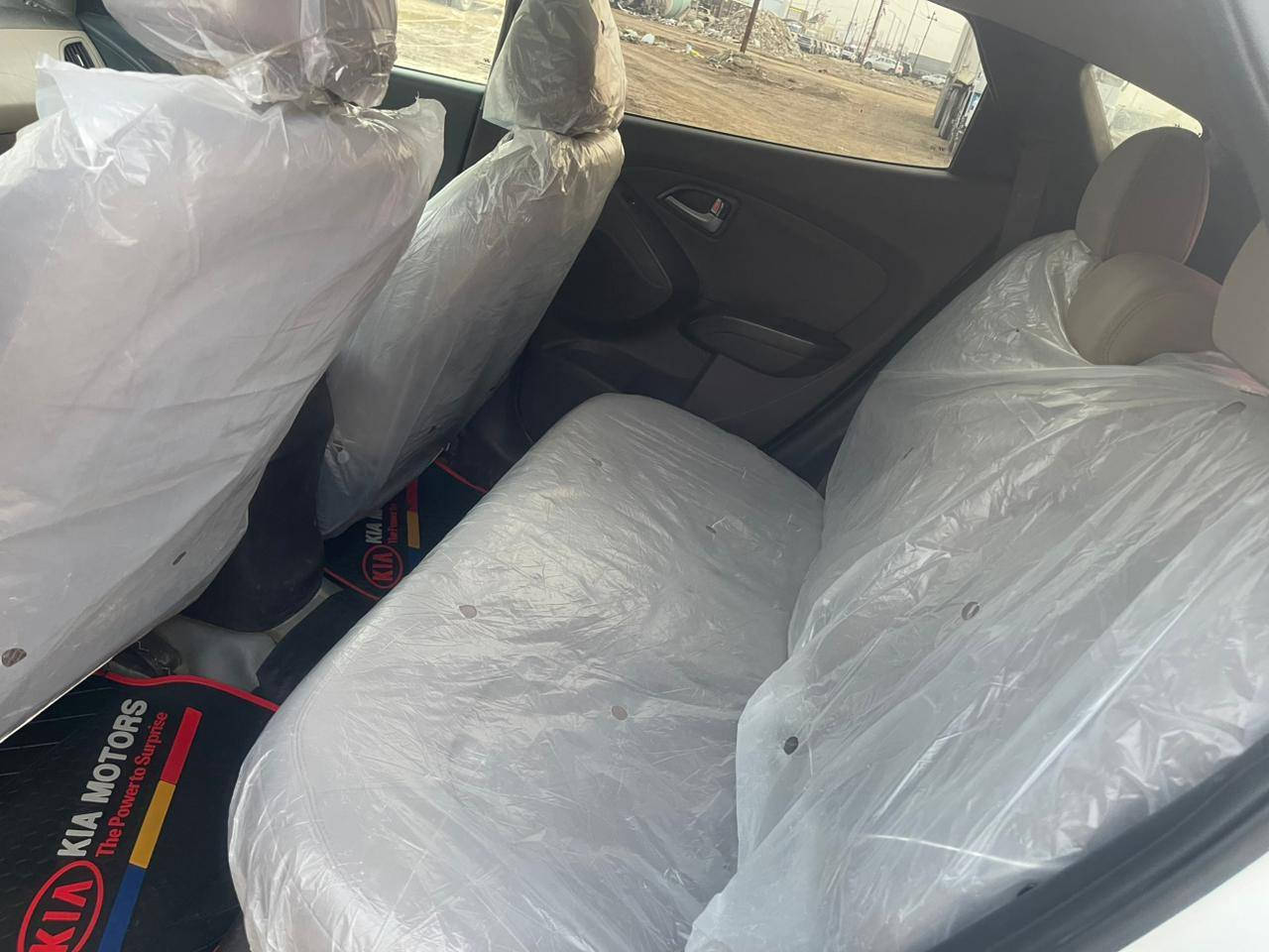 السلام عليكم 
توسان 2014 
خليجي فول مواصفات 
مبدله بانوراما اثر جفيه 
سياره جاهزه 
مكان كوت واسط 
السعر 95 وبيه مجال بسيط
للاستفسار الاتصال على الرقم غير متواجد على النت 

***********
