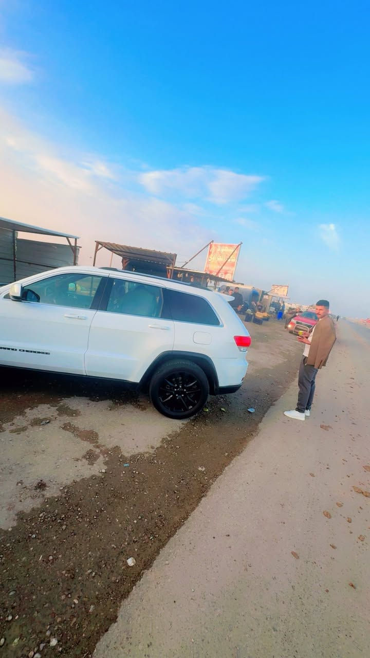 سلام عليكم ورحمة الله وبركاته سياره للبيع جيب لاريدو نص فول
موديل 19 امريكي 
سياره جاهزه من كلشي 
مكان السياره المنصور 
السعر 230 
لاتصال ***********
سياره بسمي ثاني يوم احولك 
تحياتي للجميع
