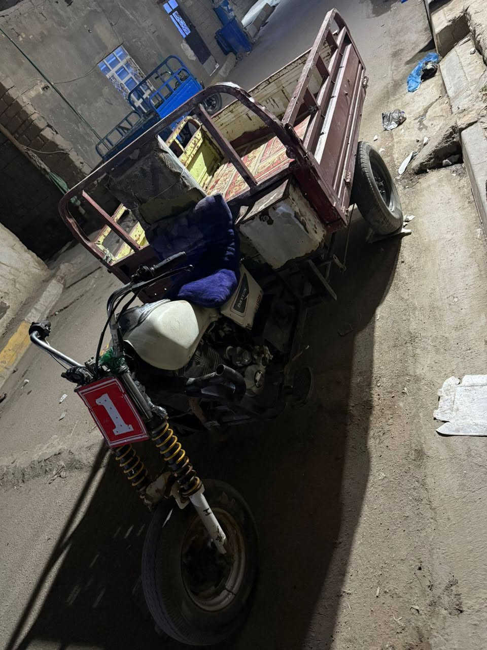 علام عليكم ستوته مديل واحد وعشرين كلك مكفوله عشاير مكينه خير من الله لا تبخير ولاتنقيص  السعر واحد وبيه مجال***********
