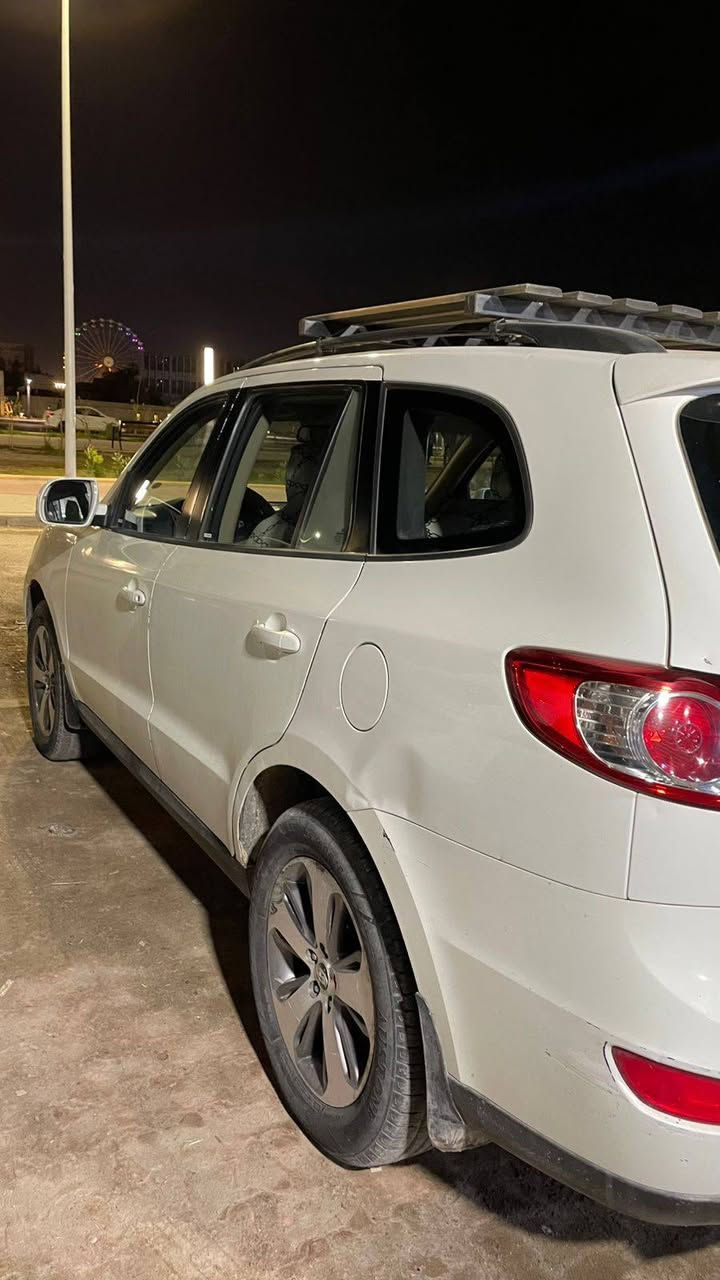 السلام عليكم خوان
سنتافي 7 راكب  مديل 12 سياره 4 سلندر جاهزه مكينه وكير مكفولات رقم اربيل مكفوله  ماعده باب سايق بي صبغ رقم اربيل تحويل وكاله موجود حداديه جديده  تخم تاير جديد باتري جديد  سعر 135 وبيها مجال للطيبين رقمي ***********
