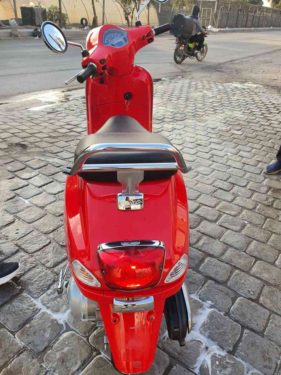 سلام عليكم 
دراجة فزبه للبيع جديدا استعمال قليل 
مرقمه اربيل 
السعر ٢مليون وبها مجال 
***********
