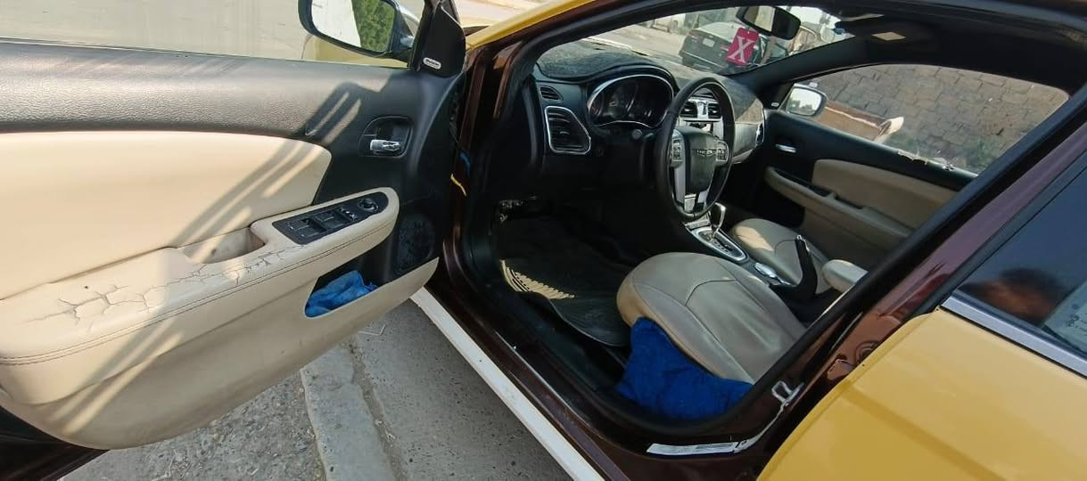 سلام عليكم سي ٢٠٠/ ٢٠١٣/ ٦ سلندر سيارة بس بيها  رخاوة  بل مكينة ابيع كايمة تجي وتشوف بعينك حادثه جاملغ أيمن بدون ايرباك عارضهة60 وبيهة مجال حك الجية  مصفرة هيئة وغرامات رقم انكليزي الجديد مضافلهة منضومة غاز خزان الاصلي 80+خزان غاز احتياطي 40 لتر مجاز رسمي من مصفى الدورة مكان السيارة بغداد العامرية وهاذ رقمي ***********
