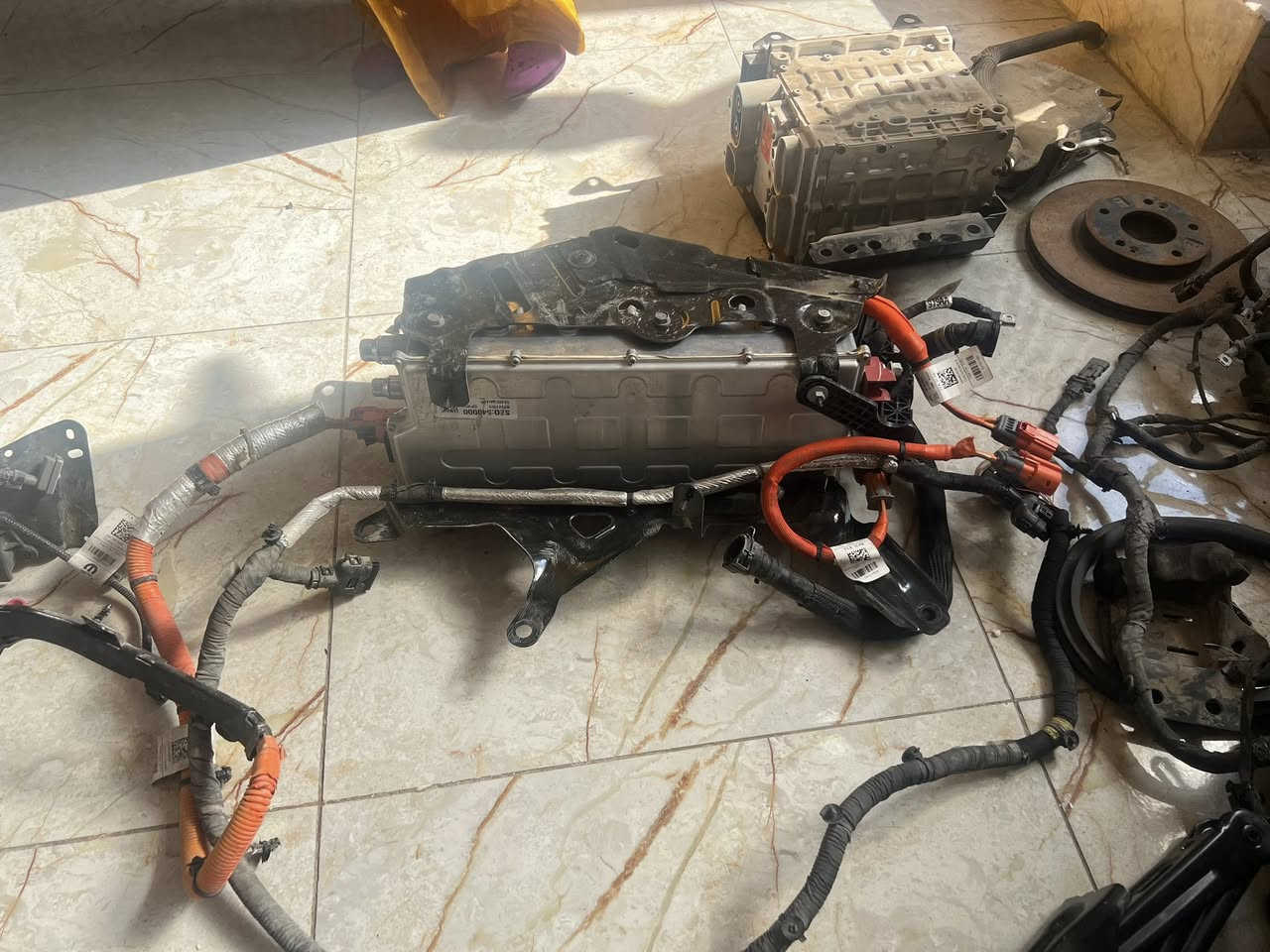 غراض جيب هايبرد 2024ضفاير عقول محرك انفينتر بطاريات كلشي يخص الهايبرد ***********
