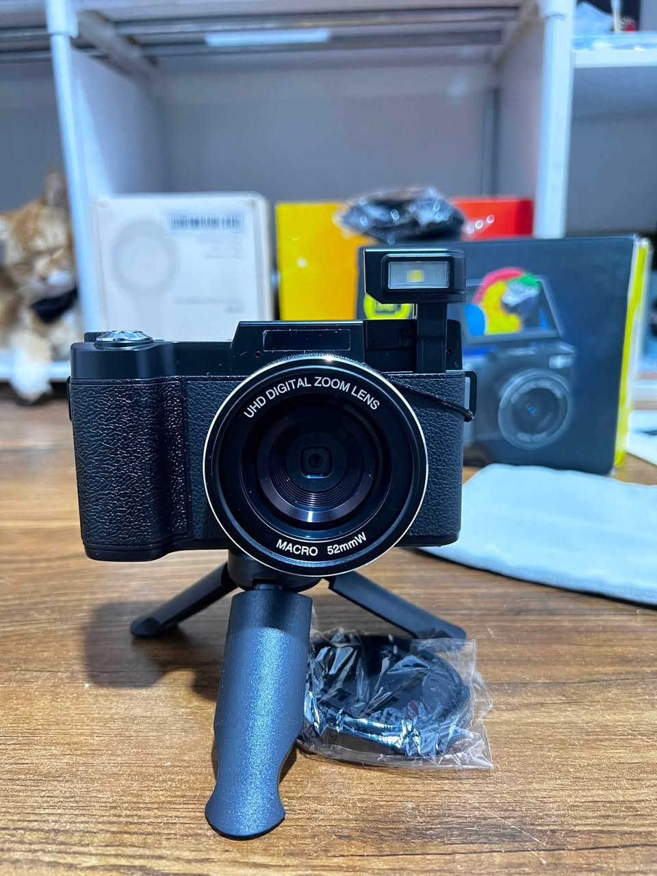 تتميز هذه الكاميرا الرقمية من طراز 5K UHD بدقة عالية تصل إلى 64 ميجابكسل لتصوير الصور.تم تصميم الكاميرا خصيصًا لمدوني الفيديو (Vlogging) وتصوير YouTube، وتأتي مع شاشة قابلة للطي (Flip Screen) بحجم 3 بوصات.تتضمن الميزات الأخرى تقنية التركيز التلقائي (Autofocus)، وتقريب رقمي 18X، ومجموعة ملحقات تتضمن بطاريات إضافية وبطاقة SD
التواصل على الخاص رقم الهاتف في واتساب ***********
