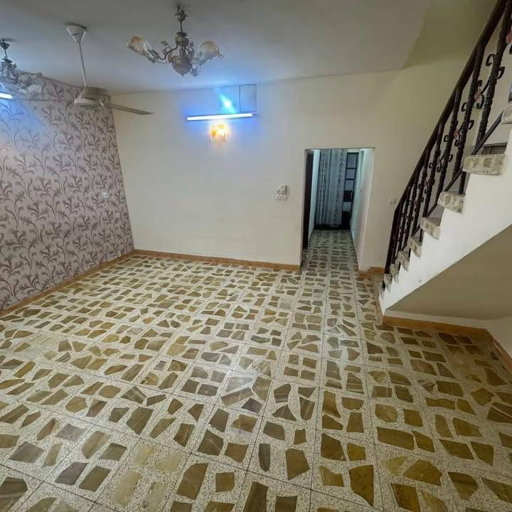 دار للايجار طابق واحد ١٥٠ متر خلف تجاري 

محتويات البيت/ غرفة نوم و هول و استقبال و مطبخ و صحيات و كراج و حديقه و بيتونه 

الموقع/ شارع القدس خلف مجمع قطان 

السعر/ اضغط الرابط https://t.me/AlFayslrealestate***********/3320 

_______________
للاستفسار مراسله الصفحة على 
الرسائل الخاصه 

‌‎او الاتصال بالارقام⬇️📞 
***********
***********

او زيارة ⬇️⬇️⬇️

(( مكتب الفيصل))

📍 كركوك/ نهاية شارع القدس /
(مجمع فلوريا) قرب من مصرف اهلي العراقي 

او 
مشاهده صفحات المكتب على 

(فيسبوك) https://www.facebook.com/profile.php?id=100066592845440&mibextid=LQQJ4d

(تلكرام) https://t.me/AlFayslrealestate***********

(انستكرام) https://instagram.com/al_faisal.iq?igshid=OGQ5ZDc2ODk2ZA==

 
_______
‌‎🏡 الفيصل للعقار_AL FAYSAL 🏡

* نستقبل جميع عروضاتكم السكنية 🏠 والتجارية 🏡 بكافة مناطق كركوك
