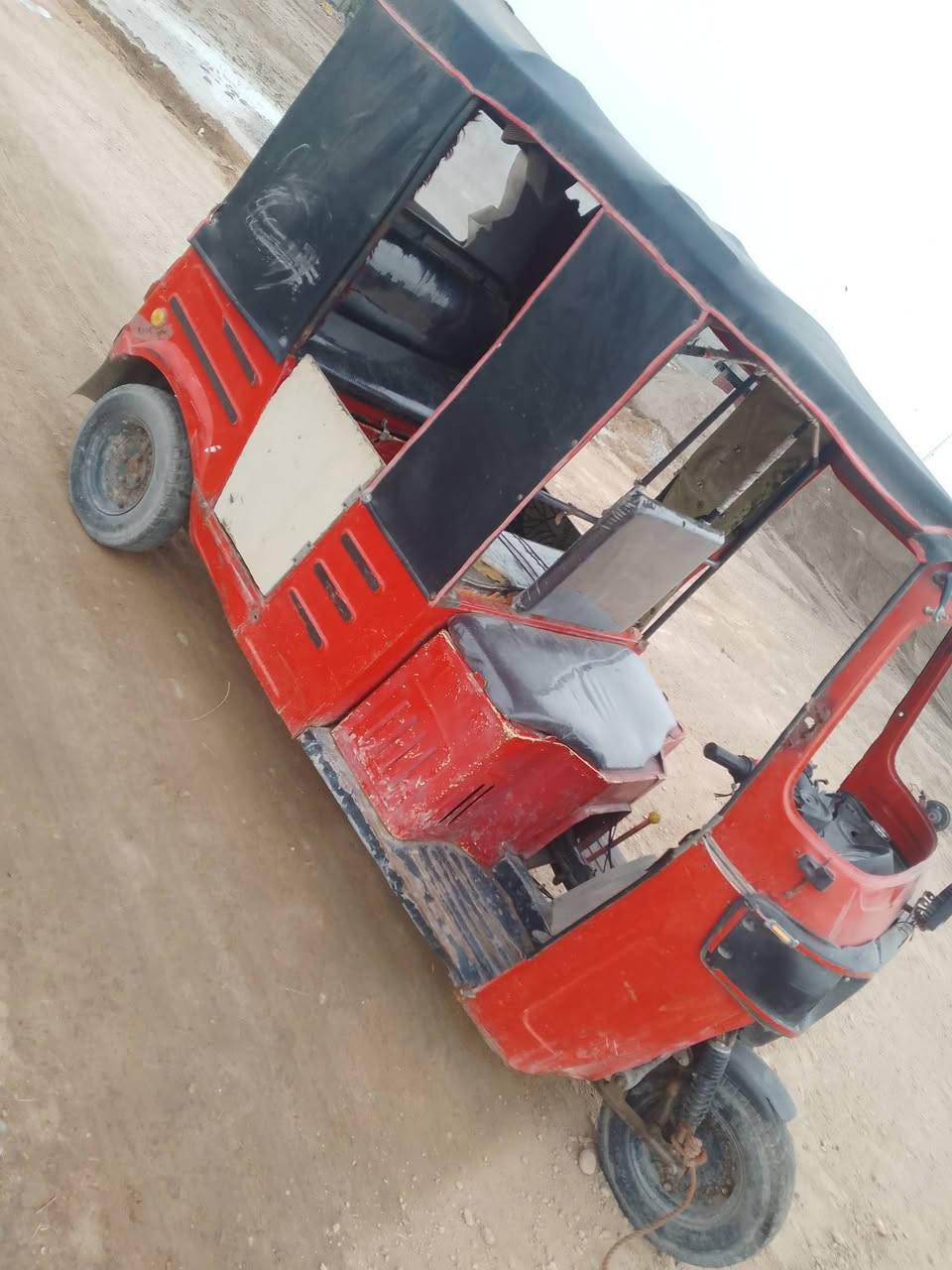 للبيع موديل 17محرك ستوته بس جامه نقصعنوان ديالى بعقوبه تقاطع ساده ***********
