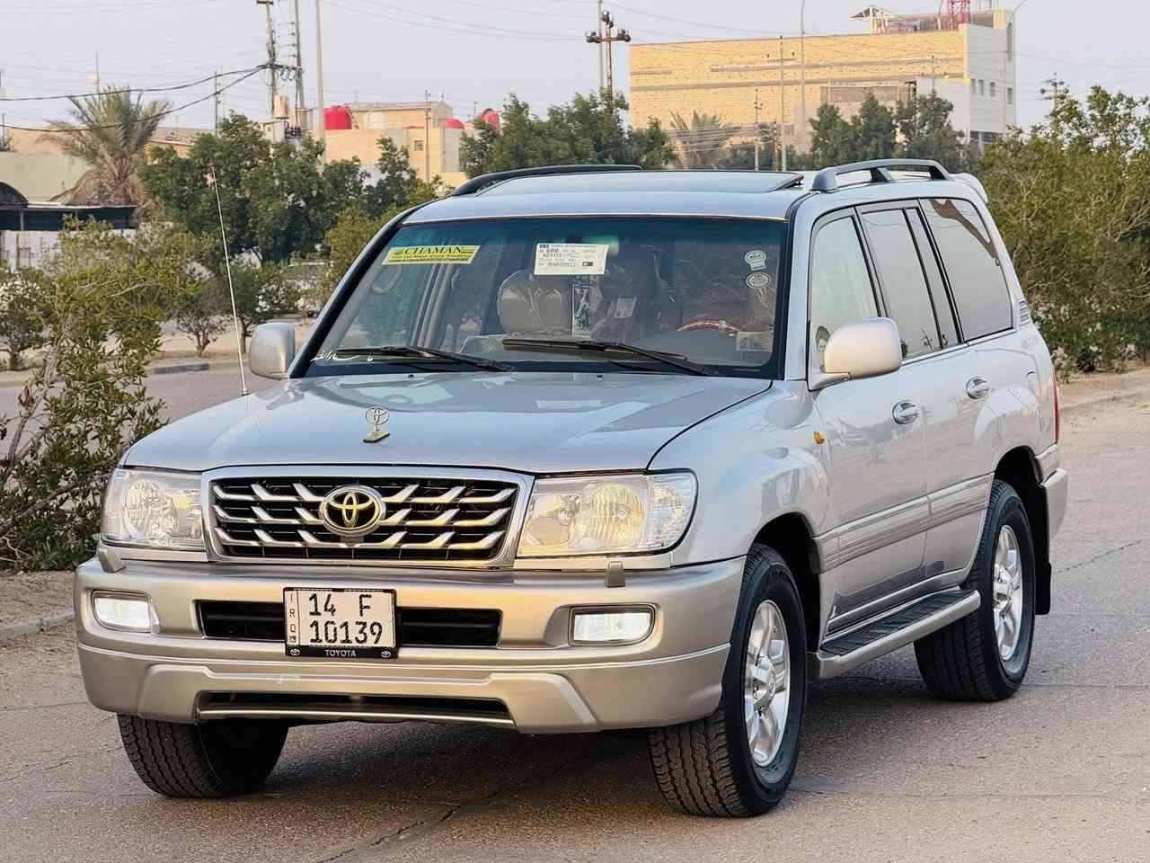 سلام عليكم تيوتا لانكروز 2007 فول مواصفات 1/1 خليجي الكويتي
مكفوله كافه الاصواليات والضربه فقط رش بنيد وجاملغ طخه بسيطه جدا بدون اي ضرر داخلي سياره جديدا معنى الكلمه  داخل عسلي صاج  ثلاجه داخليه 7راكب 3قطع تبريد ثلج شاشه كامره زراكات لايت رقم بصره الدولي سنويه وهزه 2031 جاهزه مكينه وكير وحداديه وتخم تاير اي نقص مابيه 
دبل تانكي منضومه غاز  تعمل السياره بالغاز والبانزين السعر 165$ عنواني البصره الاستسفسار ***********
