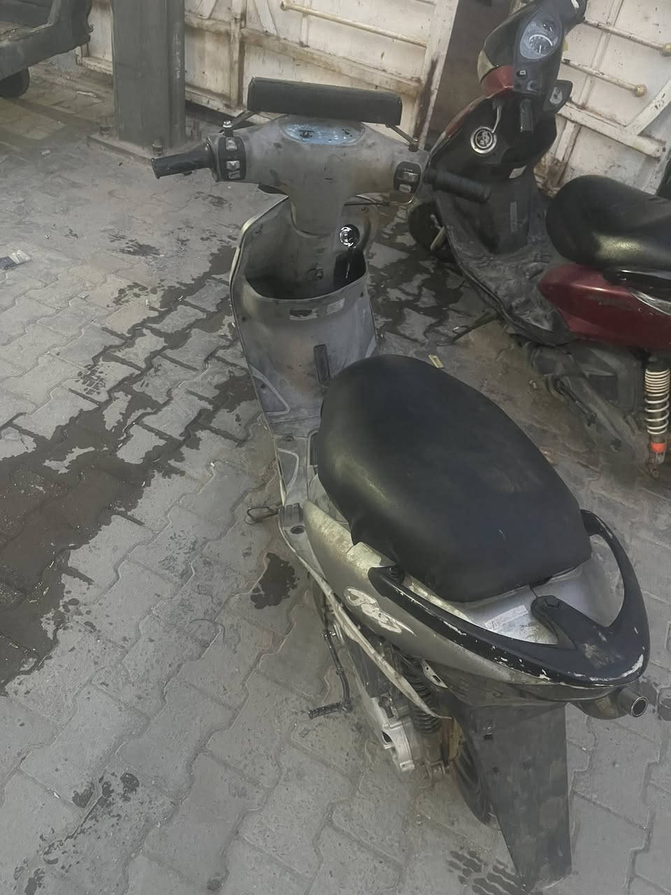 السلام عليكم عيني اخوان دراجه منغولي كامله  او شغاله او تجفيت جديد الدراجه مكينة تخبل بوشه ٥٥ صالنصه اف ام كلجات بلادي كهربائيات شغاله عيبهه بس كصه او قبق مال بانزين او سلف فقط او سعرهه ٣٠٠ او بيهه مجال بسيط حك الجيه مكان بغداد


**إذا كنت صاحب هذا الإعلان وتريد حذفه لأي سبب، رجاءا أرسل رسالة إلى الدعم الفني**