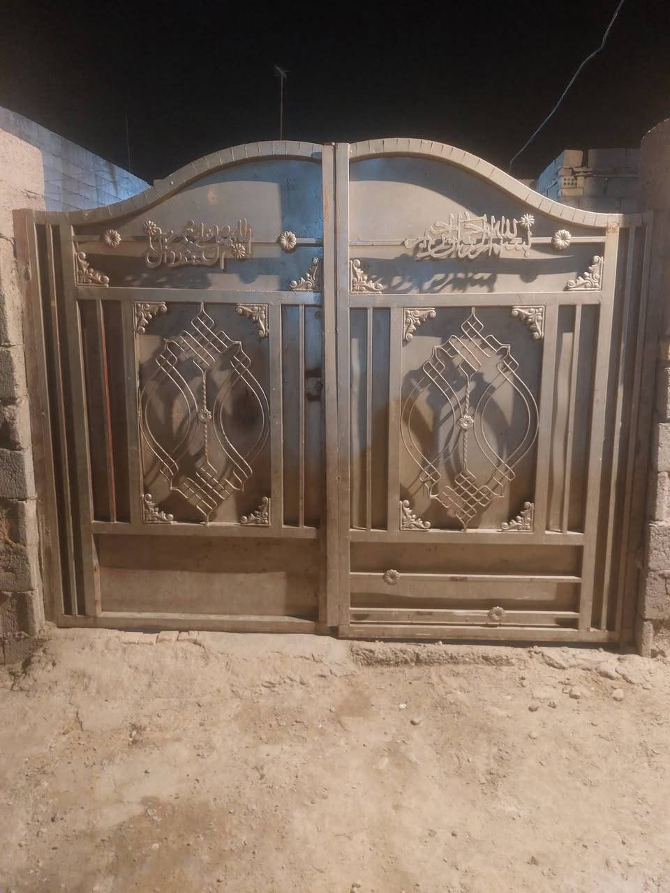 باب للبيع سعر ١٥٠ وبي مجال شراي ينتصل ***********
