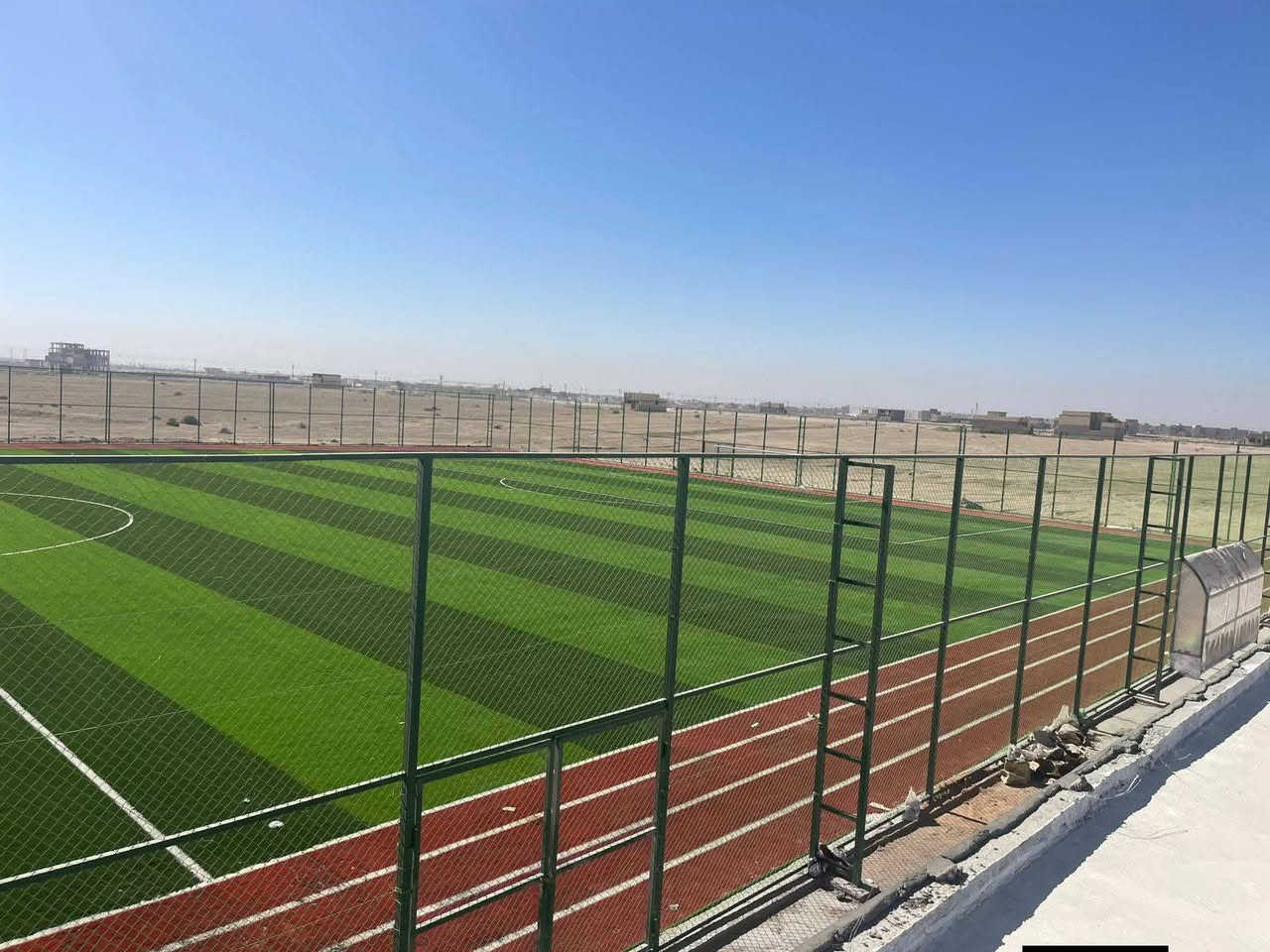 عمل وتنصيب الملاعب الرياضيه كافه الاحجام والقياسات التواصل ***********
