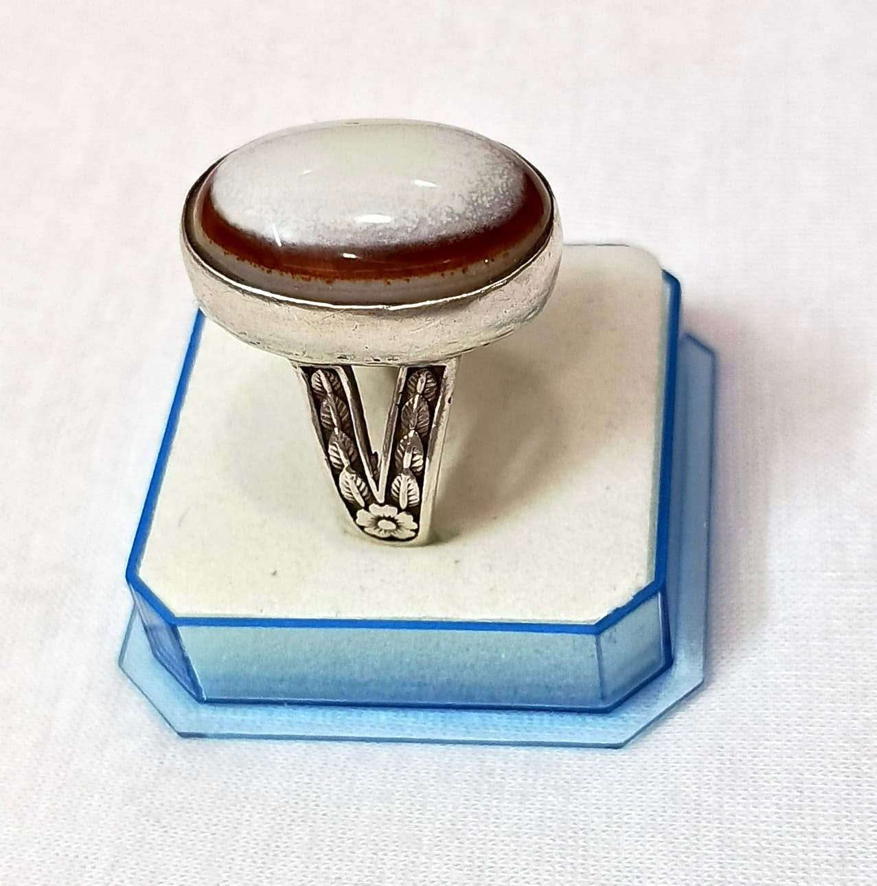 خاتم جزع اليماني  طبيعي قديم فضه 925 القياس 27
السعر55الف 
توصيل جميع المحافظات 5الف
 *********** بغداد, العراق
