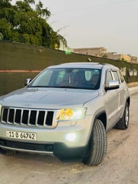 جيب لاريدو خليجي فول مواصفات موديل ١٣ معروفه وعليها ادامه كاملة السيار...