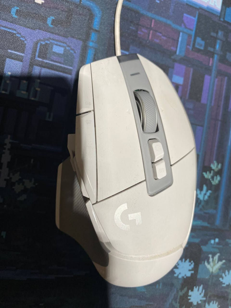 أولاً: كيس القيمنق الخارق (PC)
━━━━━━━━━━━━━━━━━━
• المعالج: Intel Core i7 14700K (الجيل 14)
• كرت الشاشة: MSI RTX 4070 Ti 12GB
• الرام: 32GB DDR5 6000MHz
• المذربورد: ASUS Prime Z690-A DDR5
• التخزين: 2TB Samsung 990 Pro M.2 (أسرع SSD)
• التبريد: مائي ثلاثي ROG Strix LC 360 White
• الباور سبلاي: DeepCool 850W Gold
• الكيس والإضافات: كيس بانورامي احترافي + كيبلات مضيئة Lian Li Strimer V2 ARGB
💰 السعر الكامل للكيس: 2,500,000 دينار.
━━━━━━━━━━━━━━━━━━
📺 ثانياً: الشاشة والملحقات والملحقات الاحترافية
━━━━━━━━━━━━━━━━━━
• 🖥️ شاشة قيمنق: ألوان خرافية، استجابة سريعة وسلاسة تامة1080 وتردد 165هرتز للعب.
👈 السعر: 150 ألف.
• 🎧 سماعة HyperX Cloud II: أصلية، نظيفة جداً، صوت محيطي وعزل قوي.
👈 السعر: 55 ألف.
• 🎥 كاميرا Logitech StreamCam: دقة 1080p@60fps، فوكس ذكي (للستريمرز).
👈 السعر: 125 ألف.
• 🖱️ ماوس Logitech G502 LIGHTSPEED: لاسلكي، أسرع استجابة مع الأوزان الإضافية.
👈 السعر: 80 ألف.
• ⌨️ كيبورد Corsair ميكانيكي: أصلي، استجابة فائقة ومتانة عالية مع إضاءة.
👈 السعر: 90 ألف.
• 💺 كرسي قيمنق Stinger (أسود): مريح جداً للجلسات الطويلة (دعم كامل للظهر والرقبة).
👈 السعر: 170 ألف.
━━━━━━━━━━━━━━━━━━
🔋 ثالثاً: عملاق الطاقة والحماية (UPS APC)
━━━━━━━━━━━━━━━━━━
• الموديل: UPS APC 3kVA (3000VA)
• المواصفات: التوب لحماية التجميعات الخارقة والسيرفرات. نظيف جداً (بورد وملف بلادي)، بطاريات أصلية ممتازة، وشاشة LCD شغالة بالكامل.
💰 السعر: 800 ألف (قابل للتفاوض البسيط).
الأجهزة كلها مشروطة بالنظافة والعمل الممتاز 100


**إذا كنت صاحب هذا الإعلان وتريد حذفه لأي سبب، رجاءا أرسل رسالة إلى الدعم الفني**