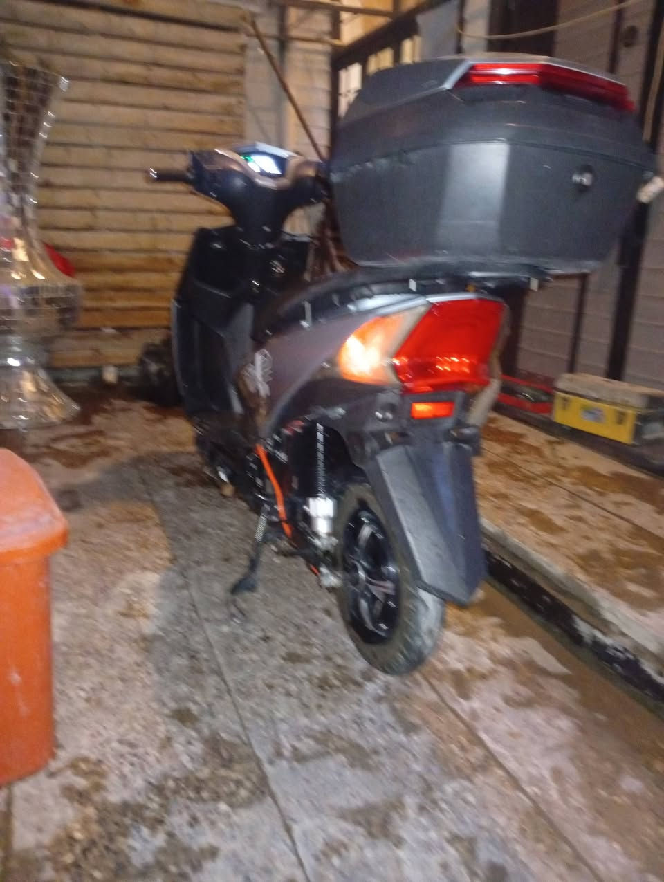 دراجه شحن سكنسmtr من مؤيد طياره
دراجه بطارياتها جديده قبل 20يوم شديتها 
شاشاه عرض اعطال 
ابريك امامي دسك 
الخلفي عادي مو دسك 
مكانها بغداد الدوره شارع 60
الدراجه كفراتها بيها شخوط 
او الذراع مال بريك خلفي مكسوره 
الرقم اول ...***********
رقم الثاني ....***********9
سعرها 600الف أو بيها مجال
