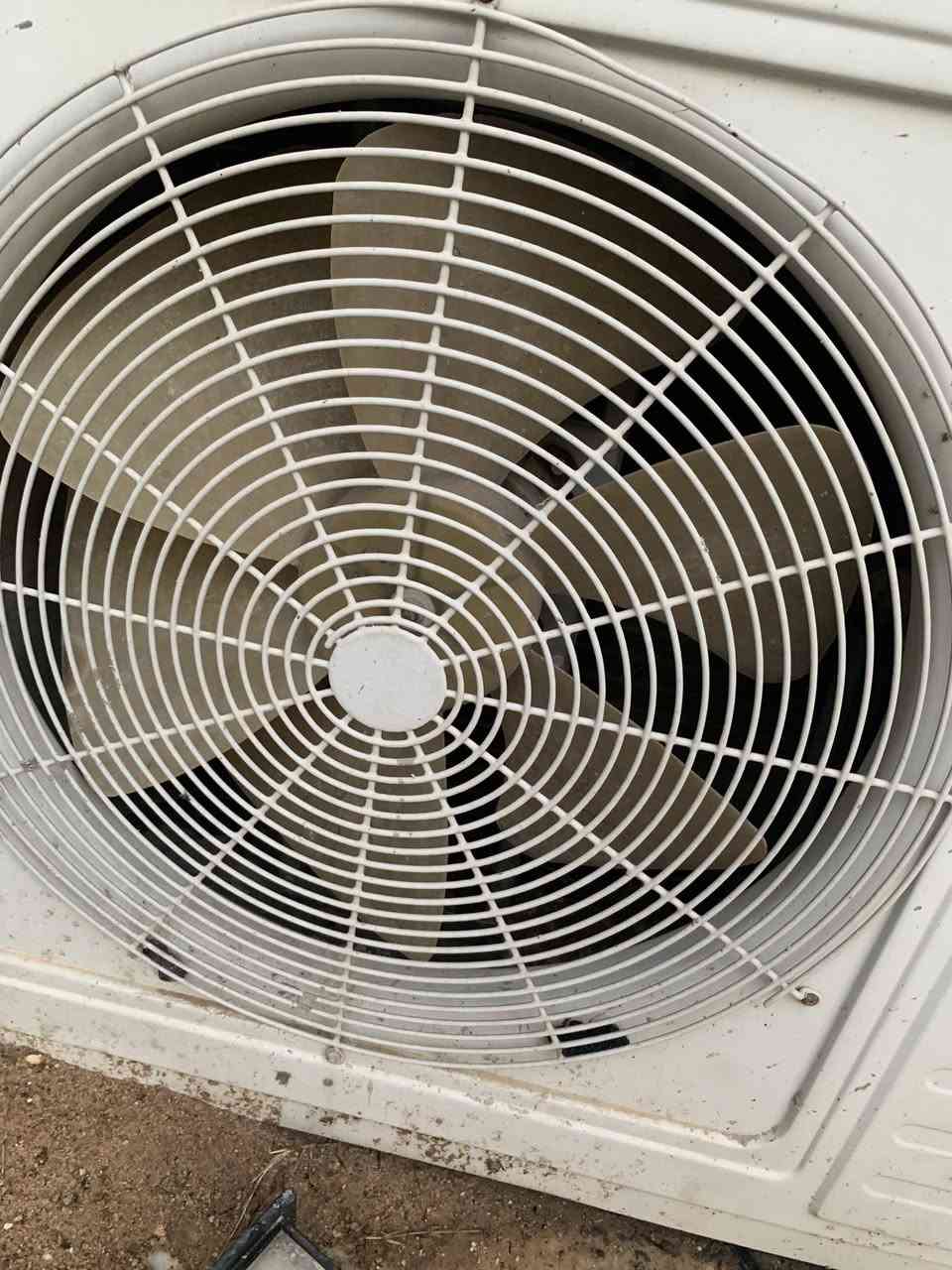 سلام عليكم سبلت كنتوري جنرال ٣ طن 
نضيف مستبدل ماطور جديد وشغل نضيف 
وكآمل بدون ملاحضه 
السعر 450 
***********
