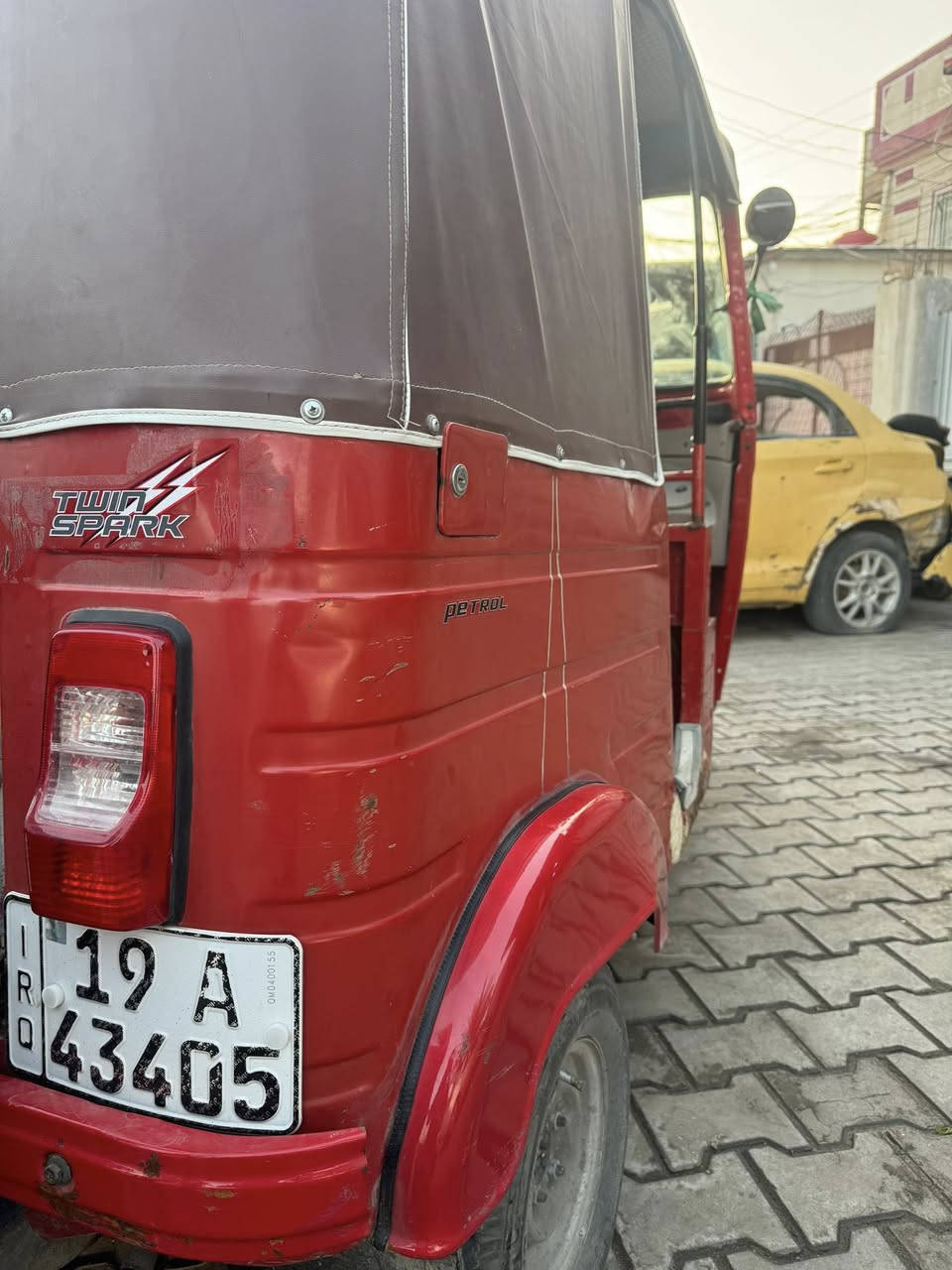 السلام عليكم                                                                      تكتك مديل 18 رقم كربلاء سنوية وهزه جديدة يعني كبل تحولها بسمك تكتك كفالة عامه من ظربه وصبغ كل بلادي حته المكينه 
والمكينه مجفته مره وحده وبيها خياسات دوس مامعمرهن ومبينات بصوره سعر 4900 وبيها مجال مكاني كربلاء حي الغدير 
***********
