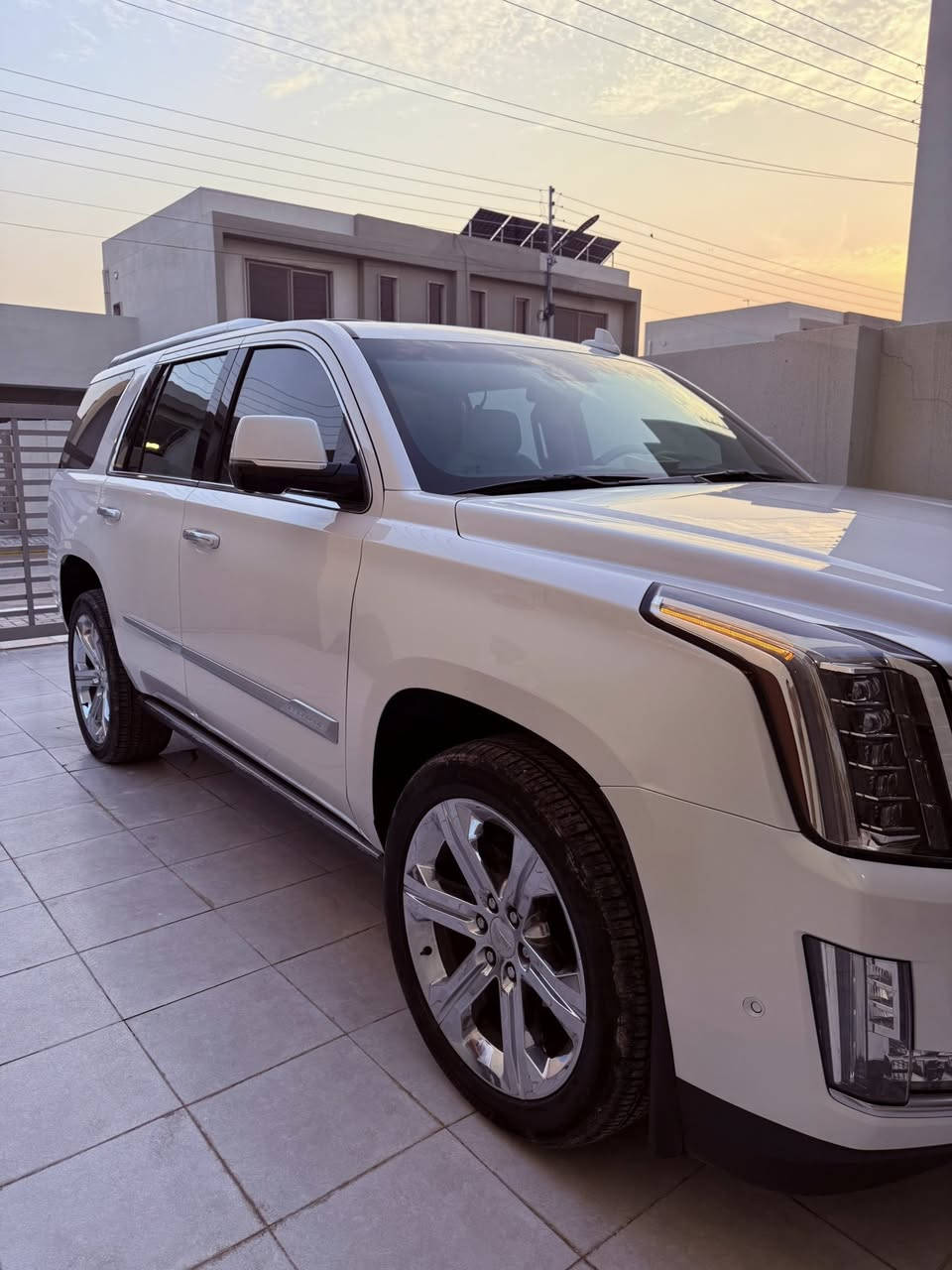 السلام عليكم كديلاك 2019 فول مواصفات السياره كلين بدون ضرر ماشيه 110 قبل لزياده السياره مابيه نقص سعر 420 بيه مجال. ‭0782 272 0328‬
