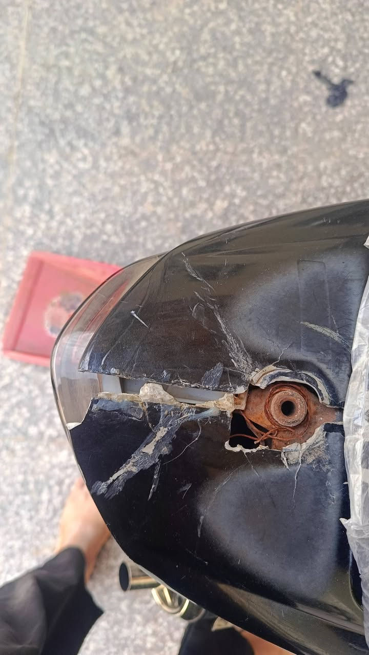 السلام عليكم كفرات ماكس اصليات بلاد نضاف بس طكة بيهن يم السبايدر اريدهن للبيع ب50 أو مراوس رقمي ***********
