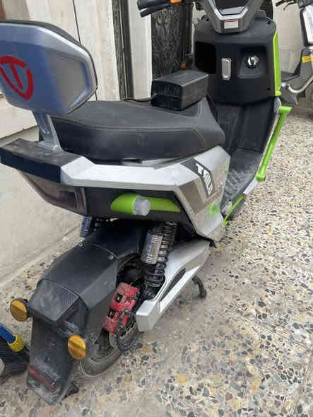 سلام عليكم دراجه شحن للبيع ملف 2000 ست بطاريات المسطره  مماشيه بعدها دراجه فول دراجه كلها على الفحص 
العنوان بغداد العامريه 
السعر خاص 
***********
