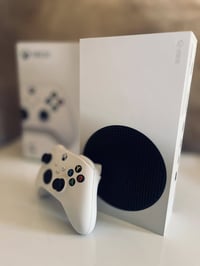 للبيع : اكس بوكس سيريس اس اصدار 23  نضافة 100‎%‎  كامل المحلقات   مع ج...