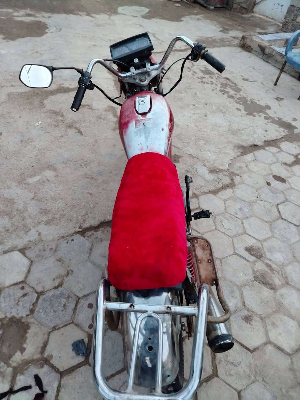 سلام عليكم دراجه جونده للبيع اني شادله تانكي فيوم تانكيه موجود ومابي شي شغال دراجه سنويه و موجوده عندي بس اني ابيع كلك ***********
