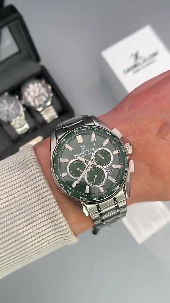 DANIEL KLEIN Exclusive ⌚
تحفة زمنية تُجسّد الهيبة والرقي.
تصميم هندسي متقن بهيكل من الستانلس ستيل المصقول، يمنح الساعة حضورًا واثقًا لا يُخطئه النظر.
مينا باللون اخضر الأنيقة وتفاصيل كرونوغراف دقيقة، تعكس روح الدقة وقيمة الوقت.
ساعة خُلقت لمن يُقدّر الفخامة في أدق تفاصيلها، وتُكمل إطلالتك بذوقٍ رفيع.
 توقيعك الأنيق مع كل لحظة.

دانيال_كلاين الأنيقة والعصرية 2026
ضمان سنتين على الطلاء والمكينة مع العلبة الاصلية


**إذا كنت صاحب هذا الإعلان وتريد حذفه لأي سبب، رجاءا أرسل رسالة إلى الدعم الفني**