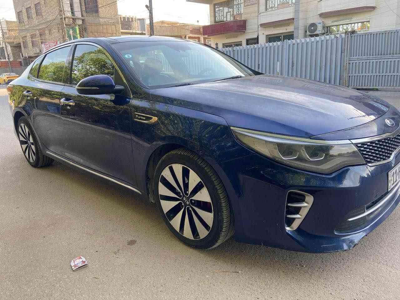 السلام عليكم 
كيا اوبتيما 2016  SXL 
فول 1 ع 1 / 
السيارة ماشية  114الف ضربتهة كما موضح بالصور 
مواصفات :
‏ SXL المعروفة
/ محرك 2000 توربو 247حصان
/ بصمة ابواب وجنطه
/ بانوراما طكتين 
/ كامره عدد( 4) 
/   رادارت جانبيه للتحذير
/ لايت زينون عدستين
/ بك لايت لد 
/ سايد بريك بصمة
/ نظام ترحيب كامل مري جانبية وكشن السائق متحرك ويدات باب اناره 
/ صندوك خلفي ذكي يفتح عند الاقتراب  
 / نقط عمياء تحذير عند الاجتياز وعند صف السياره
/ حساسات خلفيه بلاديه
/ كشنات جلد
/ تدفه تبريد كل الكشنات اماميه والخلفيه تدفئه فقط
/ تحكمات الكشنات الاماميه كهربائي وخزن 2 وضعيات
/ شاشة كبيرة و gbs    
/ تحكمات ستيرن فول كامله
/ شفتات كير بالستيرن
/ تبريد قطعتين منفصل 
/ سستم صوت الماني هارمن كاردن 10 سماعات 
/ بردات  جانبيه بلادي سحب
  
السعر 126 $ وبيهة مجال 
للتواصل : ***********
مكان السيارة بغداد. البلديات بغداد, العراق
