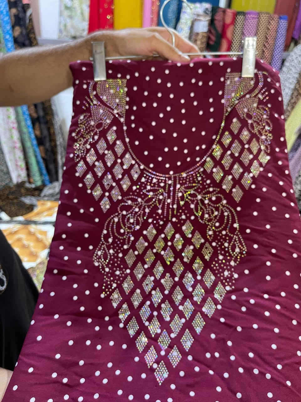 قطع قماش جاهزه مطرزه سعر الوحده 15 مع التوصيل مكان رمادي اي ستفسارخاص او عل رقم بي واتساب ‏‪***********‬‏
