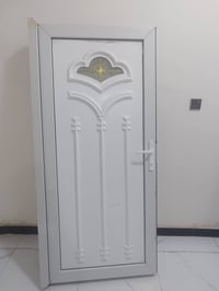 باب • نضيف • قفل